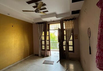 Room in 3 BHK Builder Floor at Vasundhara Sector 12 – for Rent