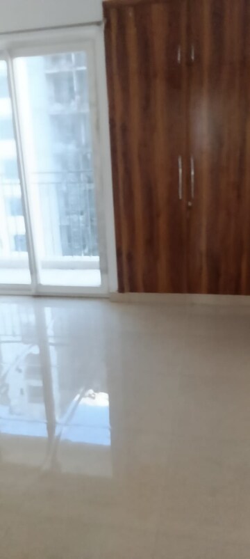 Room in 2 BHK Apartment at JM Florance, Tech Zone 4 Greater Noida – for Sale