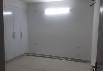 Room in 3 BHK Apartment at Motia Royal Citi Apartments, Ghazipur – for Rent
