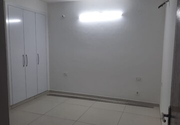 Room in 3 BHK Apartment at Motia Royal Citi Apartments, Ghazipur – for Rent