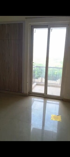 Room in 2 BHK Apartment at Amrapali Leisure Park, Amrapali Leisure Valley – for Rent