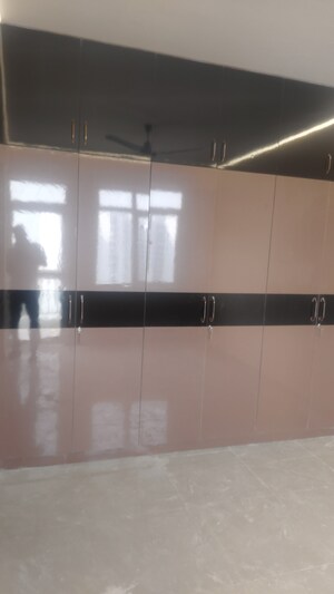 Room in 2 BHK Apartment at Suncity Avenue 76, Sector 76 – for Sale