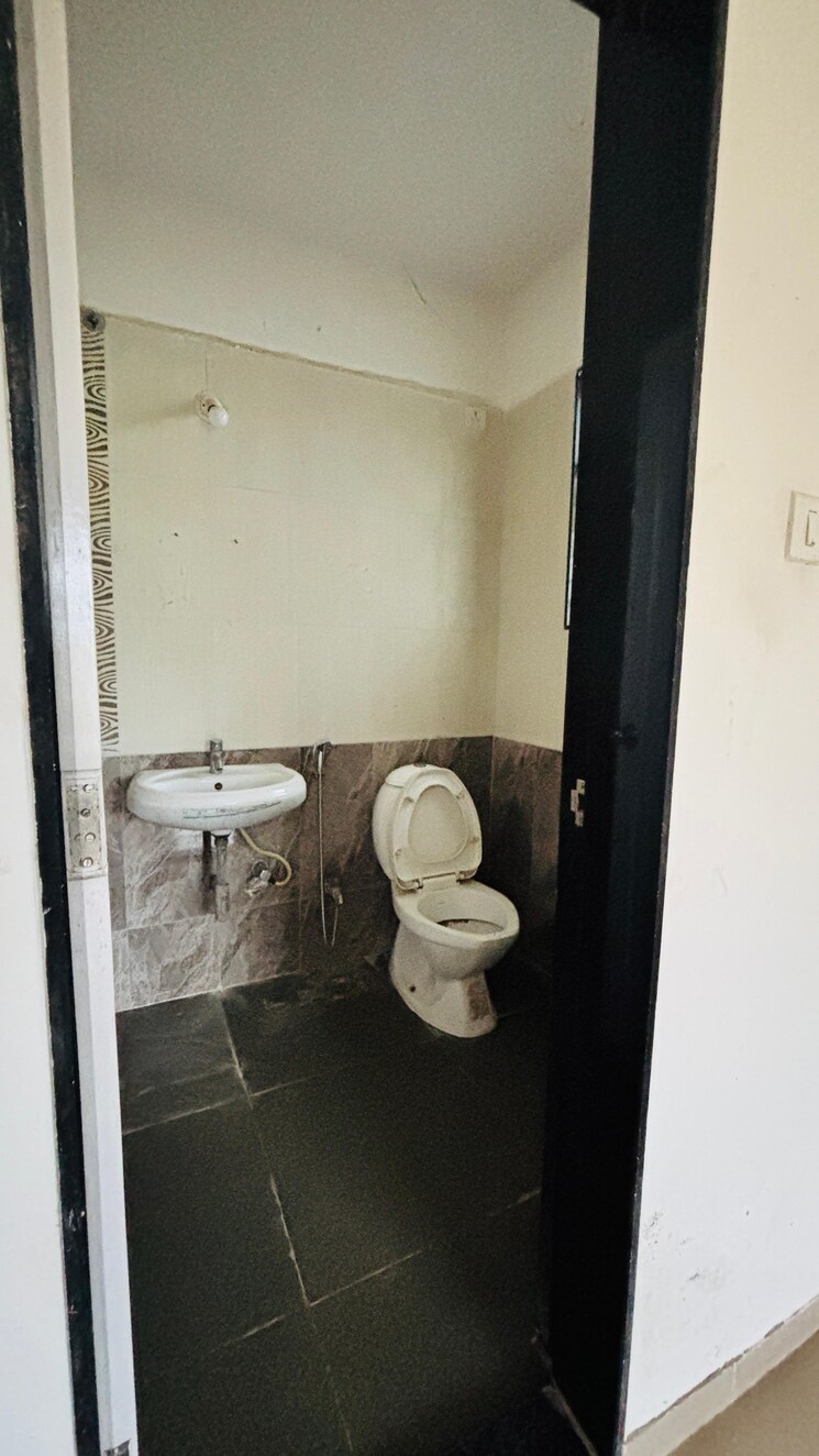 Bathroom, windows-chs 3 Bedroom 1200 Sq.Ft. Apartment In Sus Pune 9359351