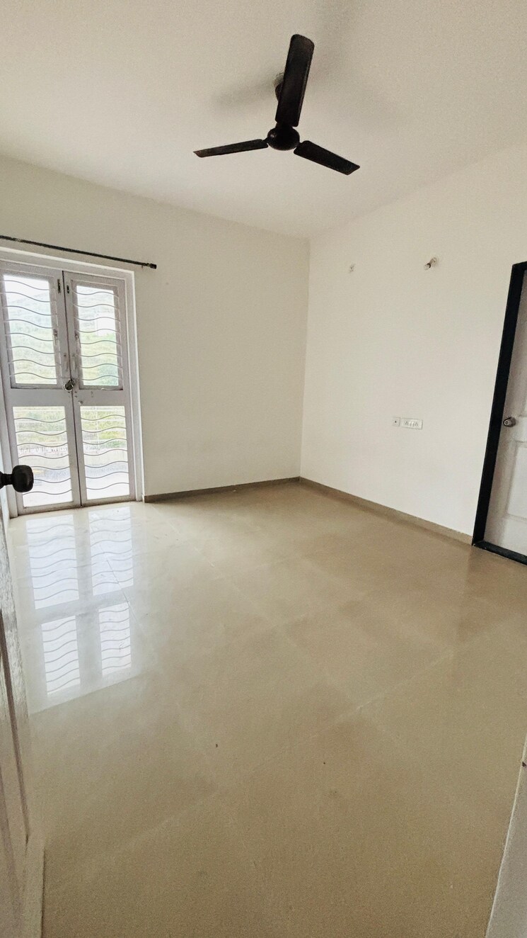 Room, windows-chs 3 Bedroom 1200 Sq.Ft. Apartment In Sus Pune 9359351