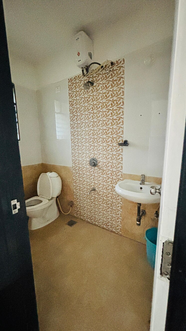 Bathroom, windows-chs 3 Bedroom 1200 Sq.Ft. Apartment In Sus Pune 9359351