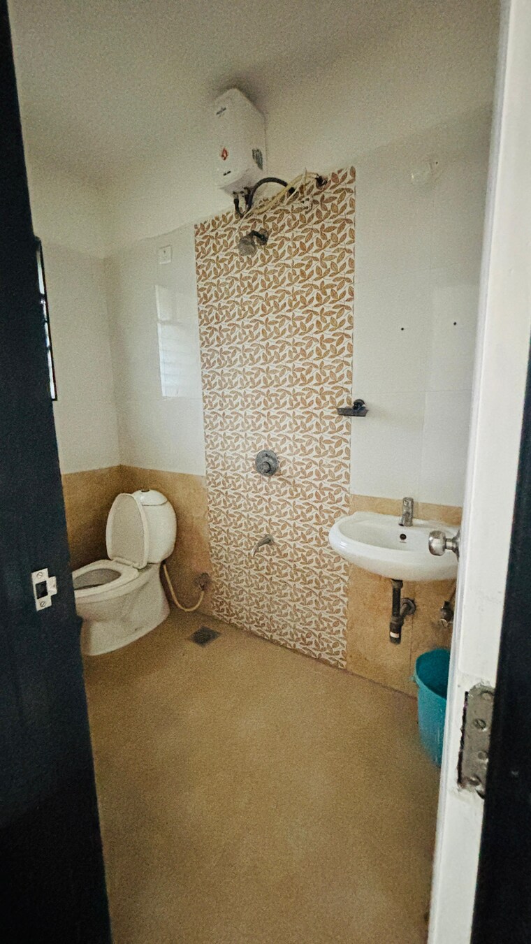 Bathroom, windows-chs 3 Bedroom 1200 Sq.Ft. Apartment In Sus Pune 9359351