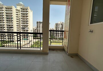 Room in 3 BHK Apartment at Altura Apartments, Ghazipur – for Rent