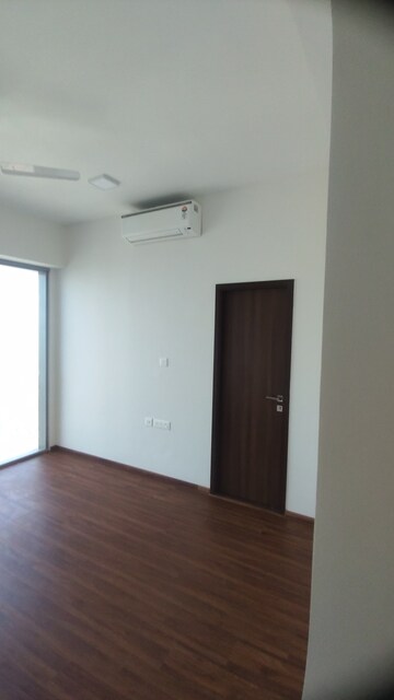 Furnished Amenities in 3 BHK Apartment at Piramal Aranya, Byculla – for Rent