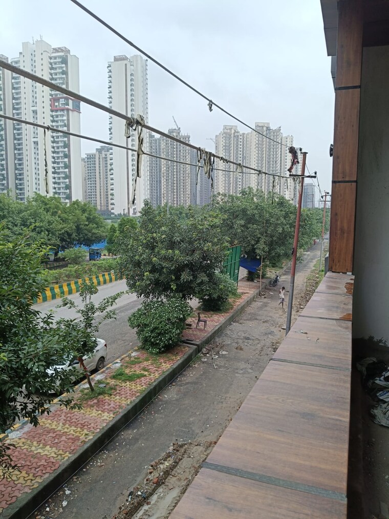 Balcony, sector 107 Commercial Shop 499 Sq.Ft. In Sector 107 Noida 9359677