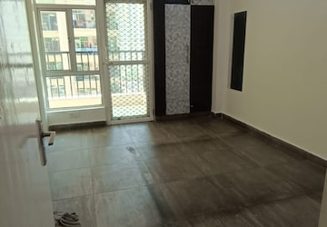 Room in 2 BHK Apartment at Gaur City 2 - 11th Avenue, Sector 16c Greater Noida – for Rent