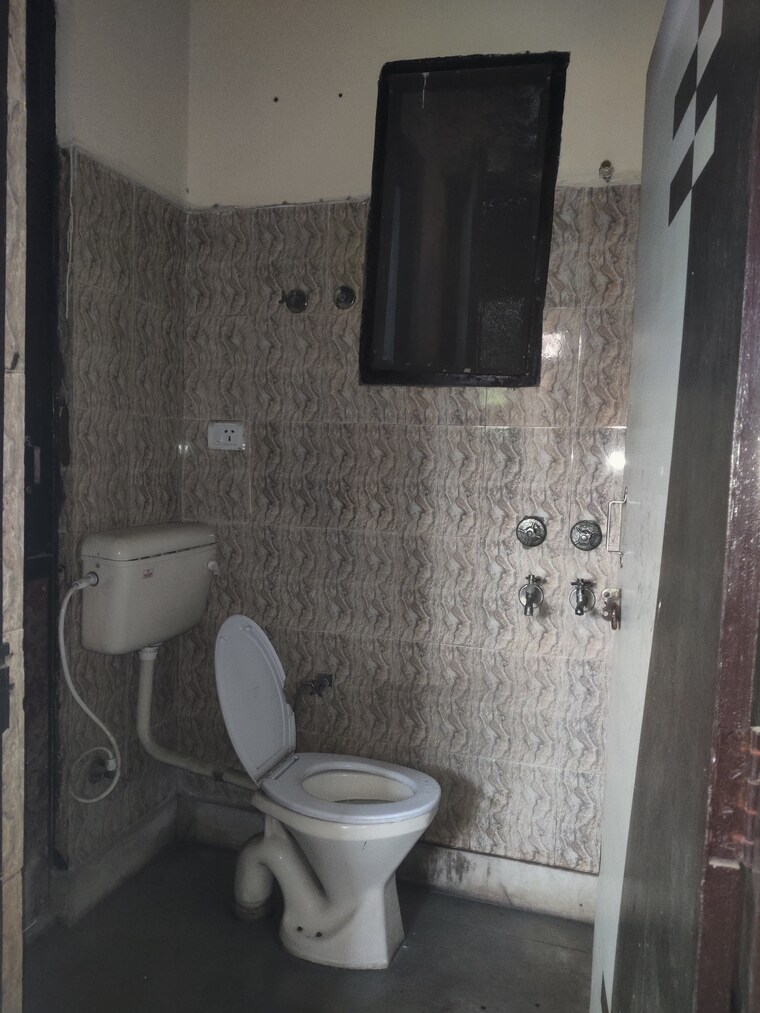 Bathroom, vasundhara sector 1 2 Bedroom 800 Sq.Ft. Builder Floor In Vasundhara Sector 1 Ghaziabad 9359516