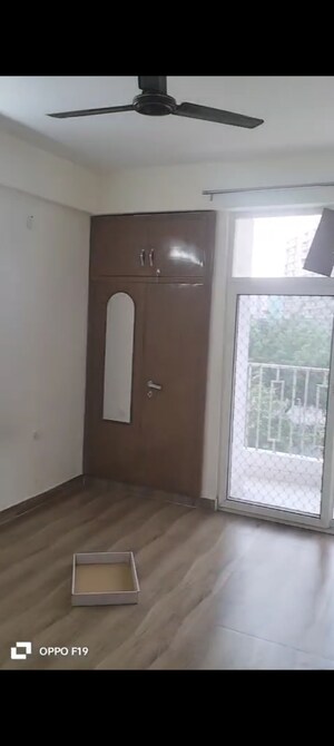Room in 3 BHK Apartment at Proview Officer City, Raj Nagar Extension – for Rent