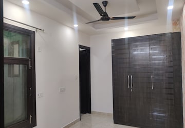 Room in 3 BHK Builder Floor at Vasundhara Sector 1 – for Rent