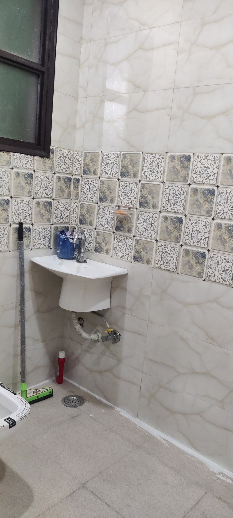 Bathroom, vasundhara sector 1 3 Bedroom 1200 Sq.Ft. Builder Floor In Vasundhara Sector 1 Ghaziabad 9359544