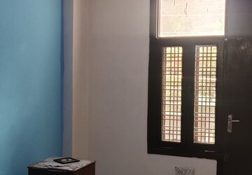 Room in 1 BHK Builder Floor at Vasundhara Sector 1 – for Rent