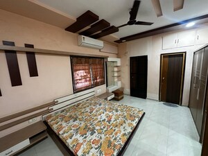 Bedroom in 4 BHK Villa at Science City – for Rent