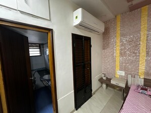 Room in 4 BHK Villa at Science City – for Rent
