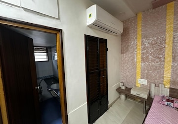 Room in 4 BHK Villa at Science City – for Rent
