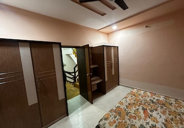 Bedroom in 4 BHK Villa at Science City – for Rent