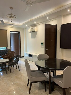 Team Area in 4 BHK Builder Floor at Auram Floor, South City 2 – for Rent