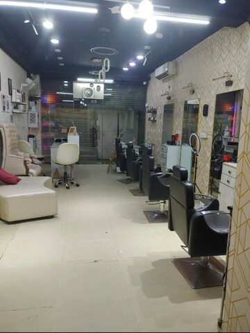 Team Area in  Showroom at Kalkaji – for Rent