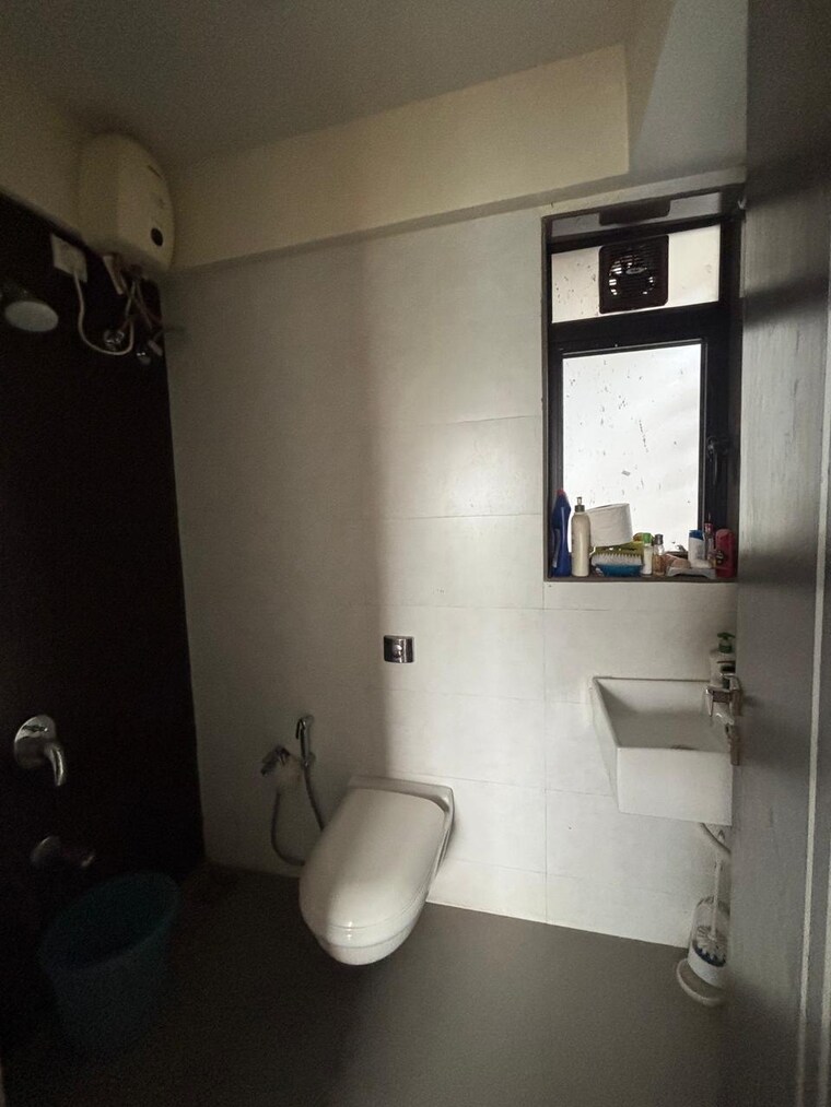 Bathroom, kings-paradise 3 Bedroom 1300 Sq.Ft. Apartment In Chembur Mumbai 9359761