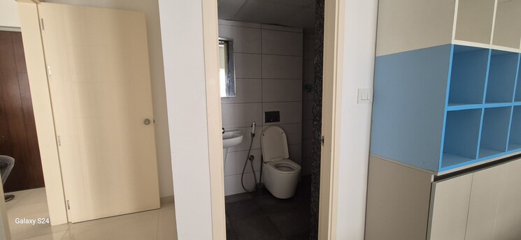 Bathroom, rohan-akriti 3 Bedroom 1031 Sq.Ft. Apartment In Kanakapura Road Bangalore 9359775