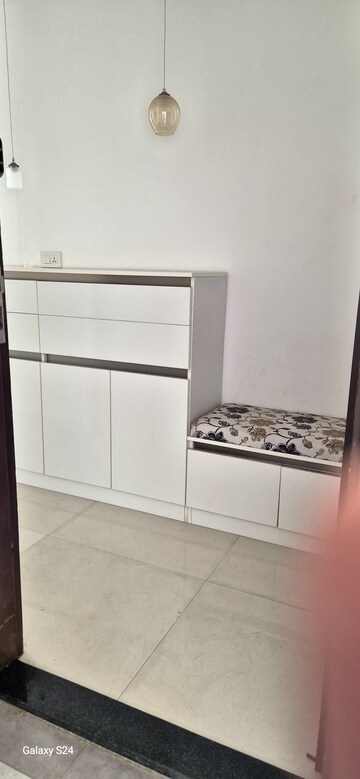 Room in 3 BHK Apartment at Rohan Akriti, Kanakapura Road – for Rent