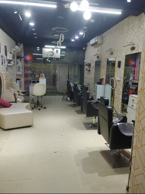  Showroom For Rent in Kalkaji