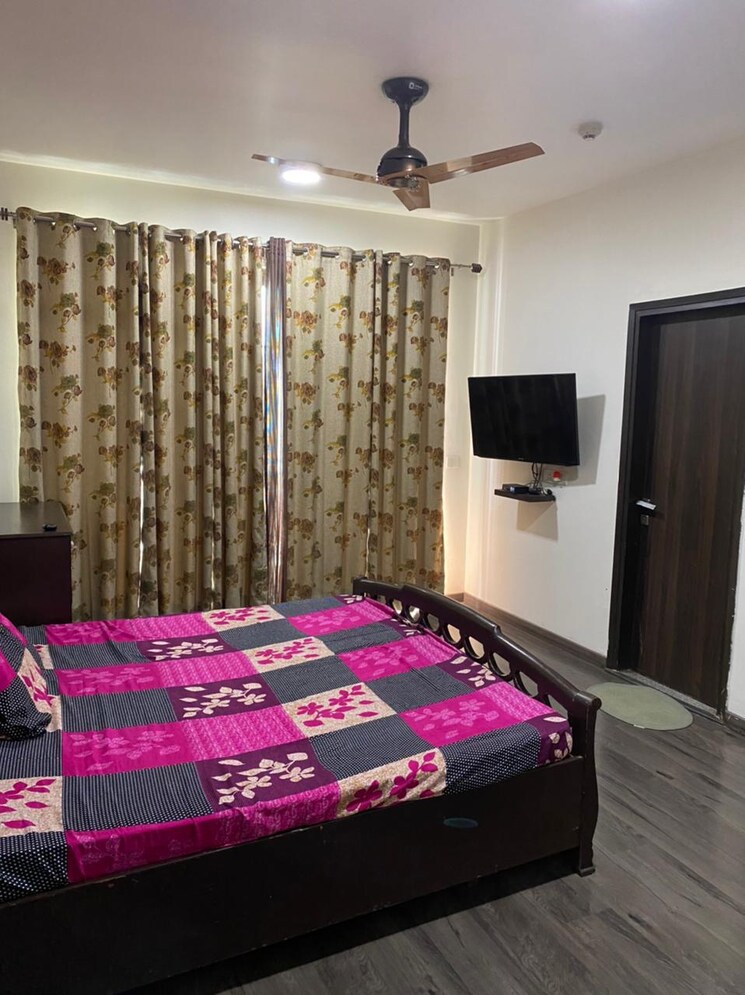 Bedroom, auram-floor 4 Bedroom 4000 Sq.Ft. Builder Floor In South City 2 Gurgaon 9360044
