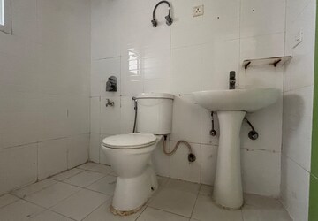 Attached Bathroom in 2.5 BHK Apartment at Supertech Cape Town, Sector 74 – for Sale