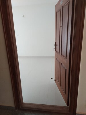 Room in 2 BHK Apartment at Thanisandra – for Rent