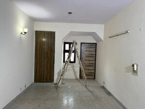 Room in 3 BHK Apartment at Paschim Vihar – for Rent