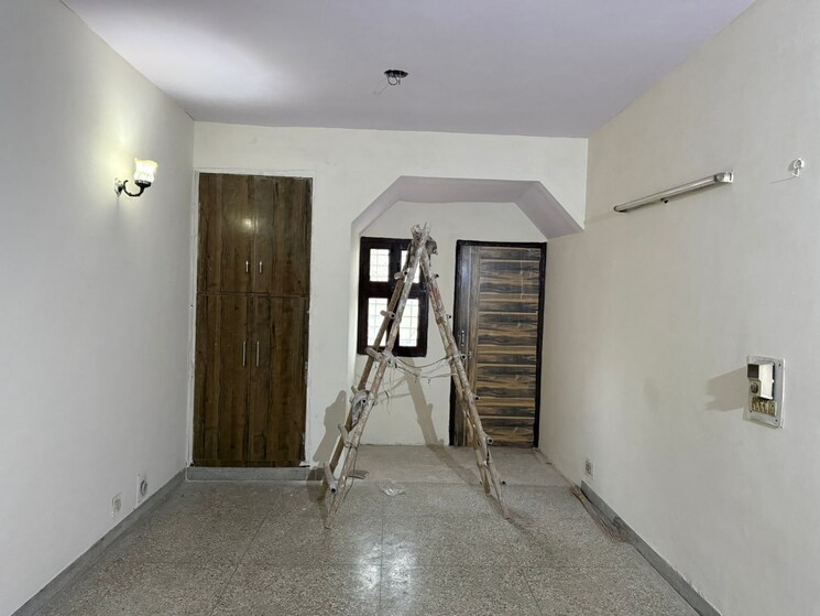 Room, paschim vihar 3 Bedroom 1200 Sq.Ft. Apartment In Paschim Vihar Delhi 9360051