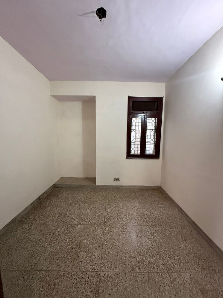 Room, paschim vihar 3 Bedroom 1200 Sq.Ft. Apartment In Paschim Vihar Delhi 9360051
