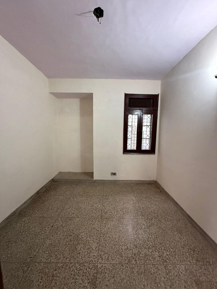 Room, paschim vihar 3 Bedroom 1200 Sq.Ft. Apartment In Paschim Vihar Delhi 9360051