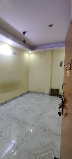 Room in 2 BHK Builder Floor at Vasundhara Sector 3 – for Rent