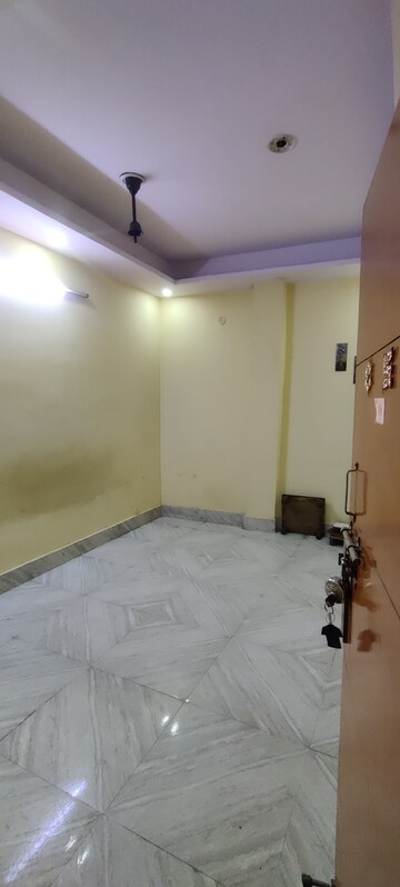 Room in 2 BHK Builder Floor at Vasundhara Sector 3 – for Rent