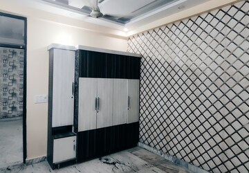 Room in 2 BHK Builder Floor at Vasundhara Sector 1 – for Rent