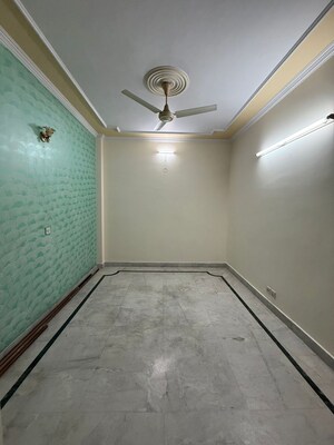 Room in 3 BHK Builder Floor at Paschim Vihar – for Rent