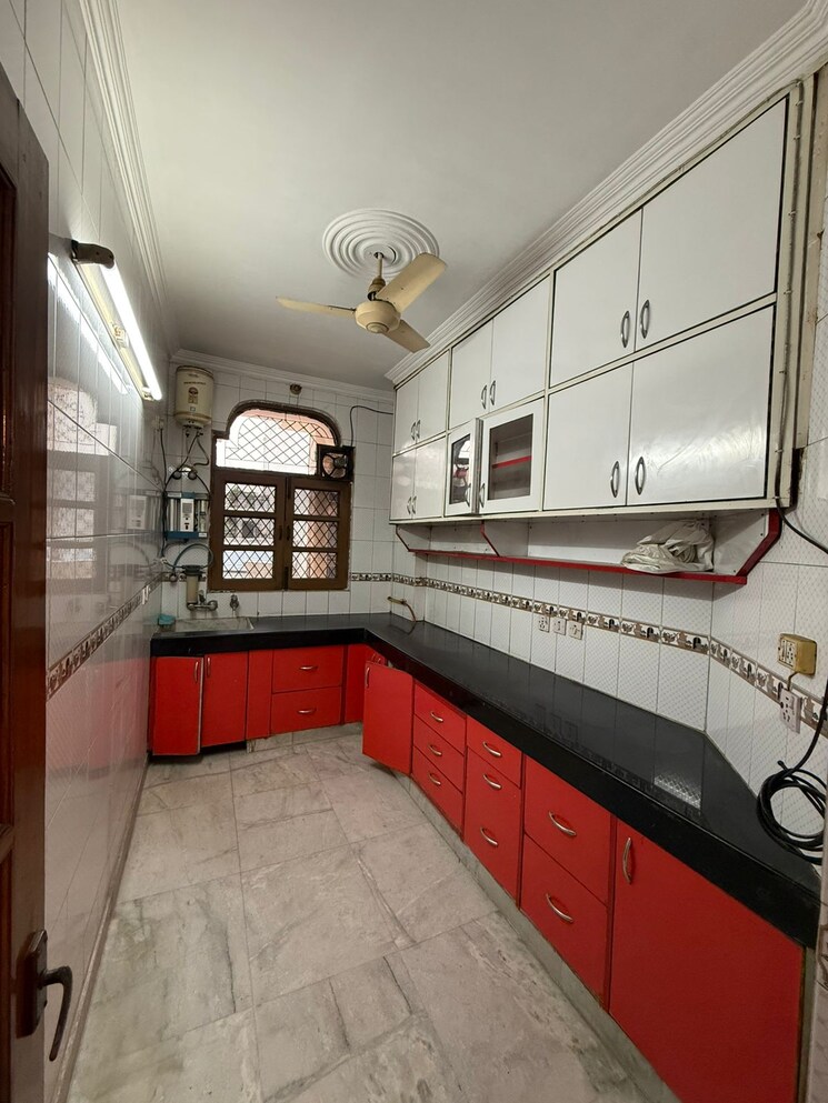 Kitchen, paschim vihar 3 Bedroom 1600 Sq.Ft. Builder Floor In Paschim Vihar Delhi 9360100
