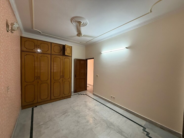 Room, paschim vihar 3 Bedroom 1600 Sq.Ft. Builder Floor In Paschim Vihar Delhi 9360100