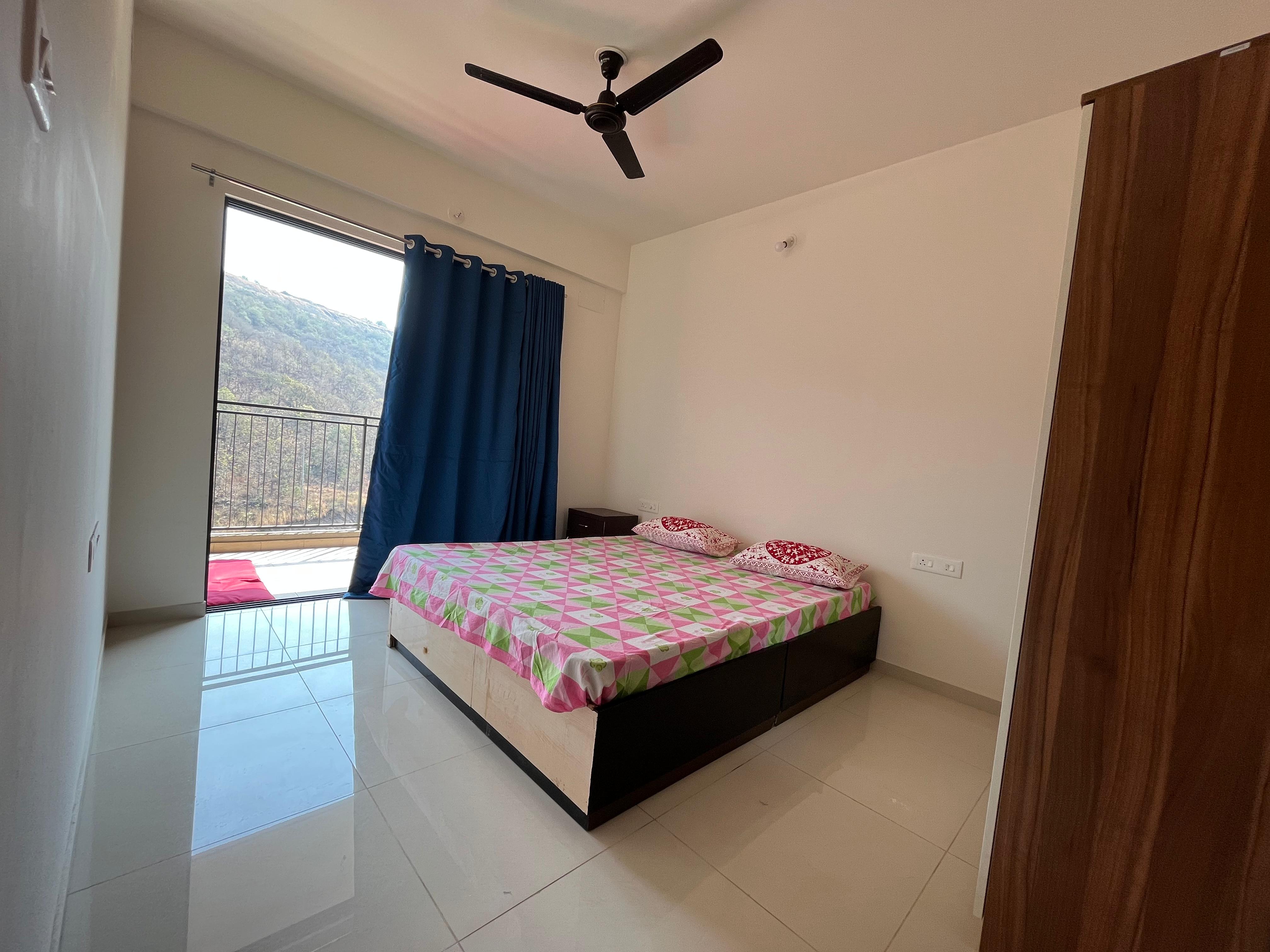 2.5 BHK + Study Room Apartment For Rent in Shapoorji Pallonji Vanaha Golfland