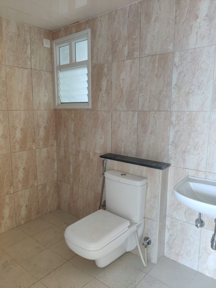 Bathroom, mantri-serenity 2 Bedroom 1040 Sq.Ft. Apartment In Kanakapura Road Bangalore 9360070