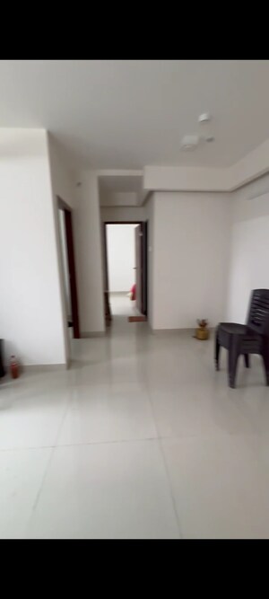 Room in 2 BHK Apartment at Bhatta Chawl, Worli – for Rent