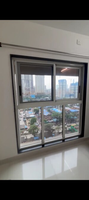 Room in 2 BHK Apartment at Bhatta Chawl, Worli – for Rent