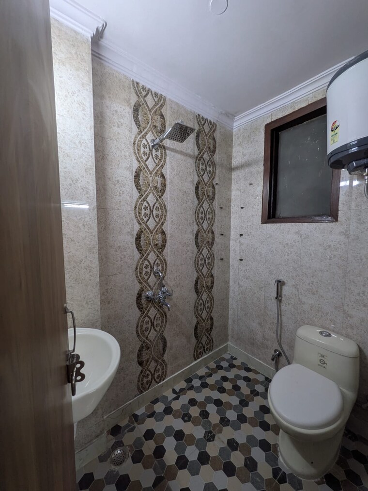 Bathroom, panchsheel vihar 2 Bedroom 750 Sq.Yd. Builder Floor In Panchsheel Vihar Delhi 9360180