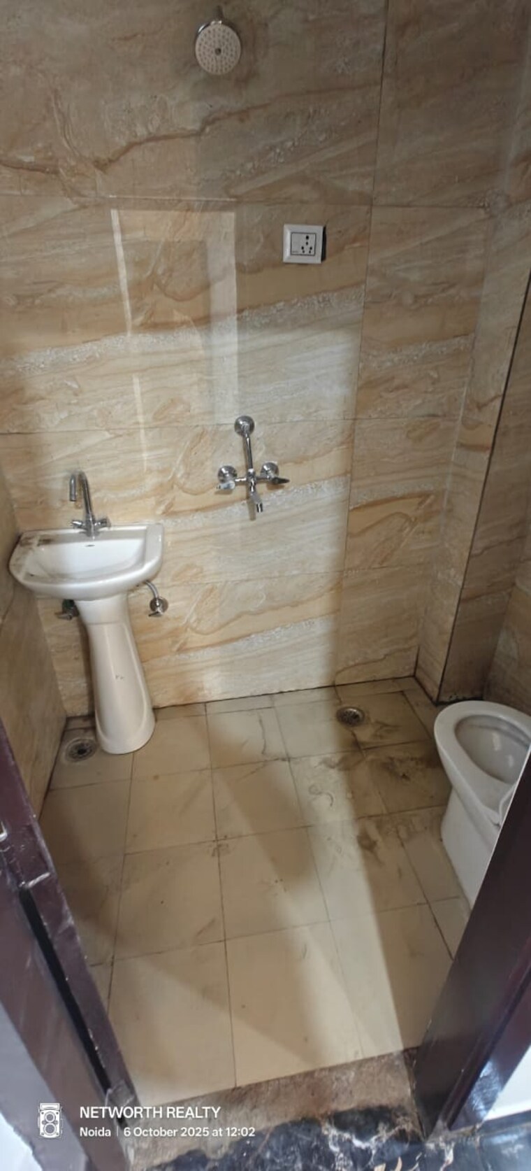 Bathroom, sector 73 1 Bedroom 650 Sq.Ft. Builder Floor In Sector 73 Noida 9360339