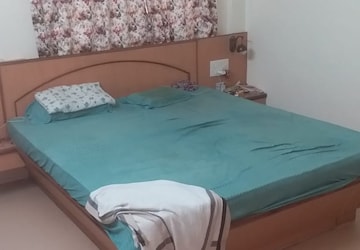 Master Bedroom in 2 BHK Apartment at Silver Residency Bhusari Colony, Kothrud – for Rent