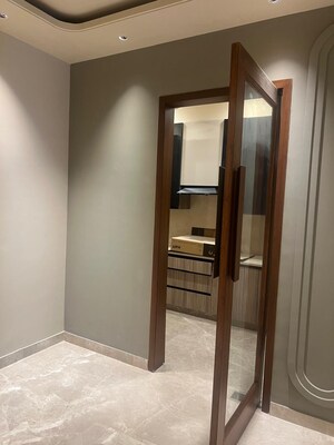 Room in 3 BHK Builder Floor at East Of Kailash – for Sale